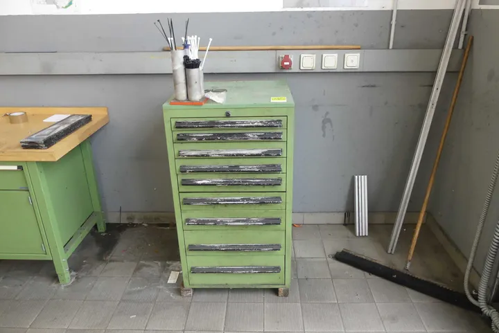 Werkzeugschrank Maße in cm ca 60 x 62 x 105